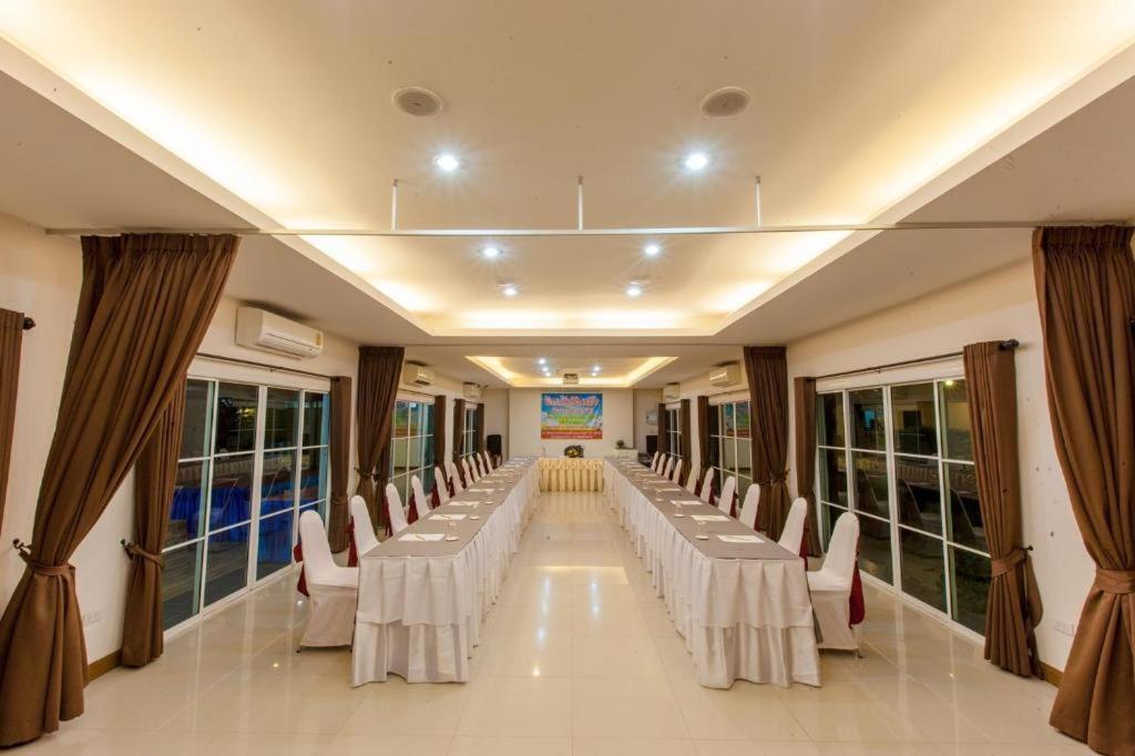 Varee Valley Resort And Restaurant Khon Kaen Esterno foto