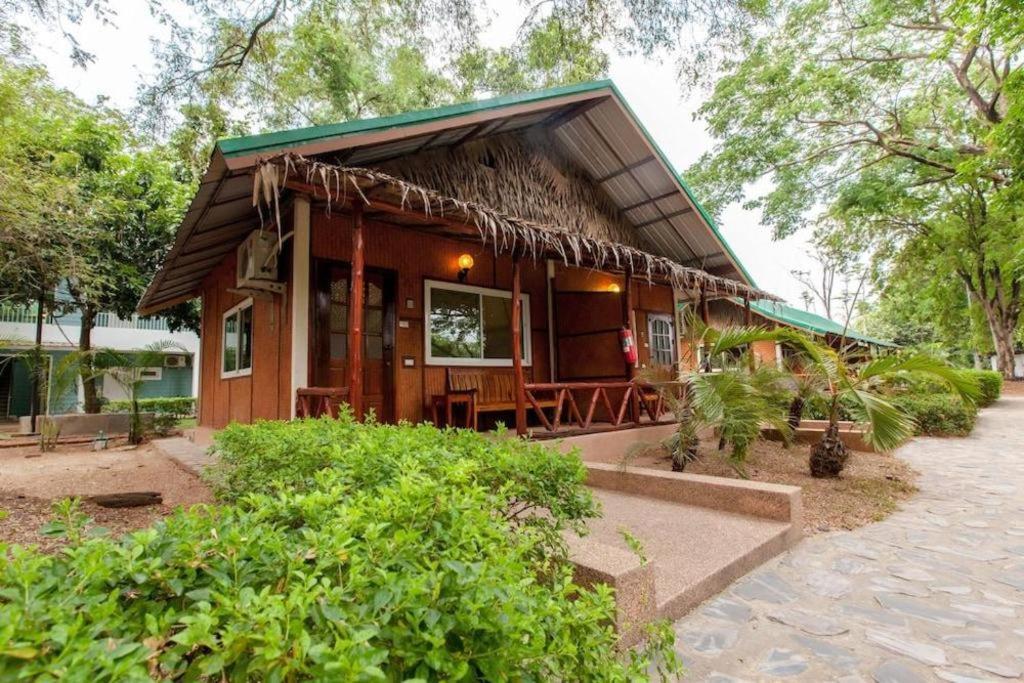 Varee Valley Resort And Restaurant Khon Kaen Esterno foto